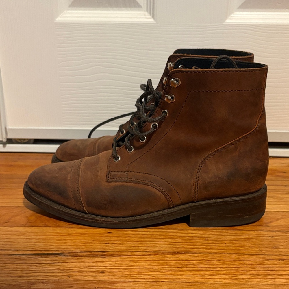 Men's size 9D Thursday “Captain” Lace-Up boots
Arizona Adobe